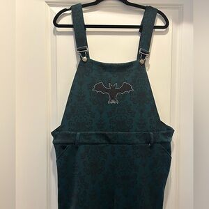 Plus size Disney Her Universe Haunted Mansion overall shorts size 2